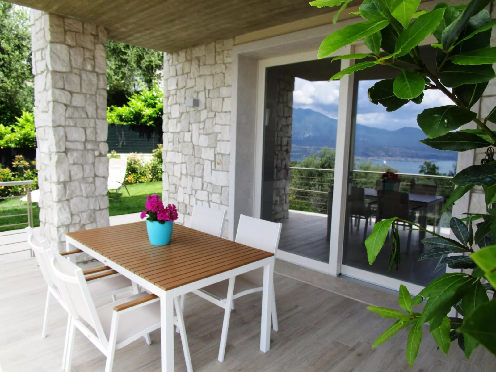 Flacher Sonnenaufgang-Draußen