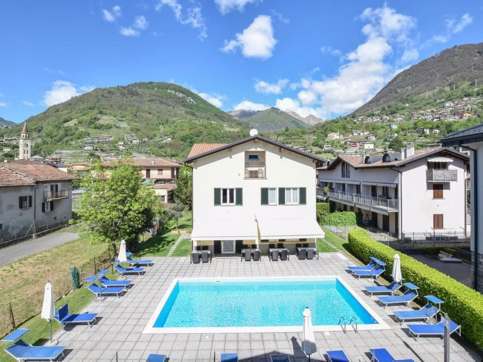 Wohnung in Domaso mit privatem Parkplatz-Outside