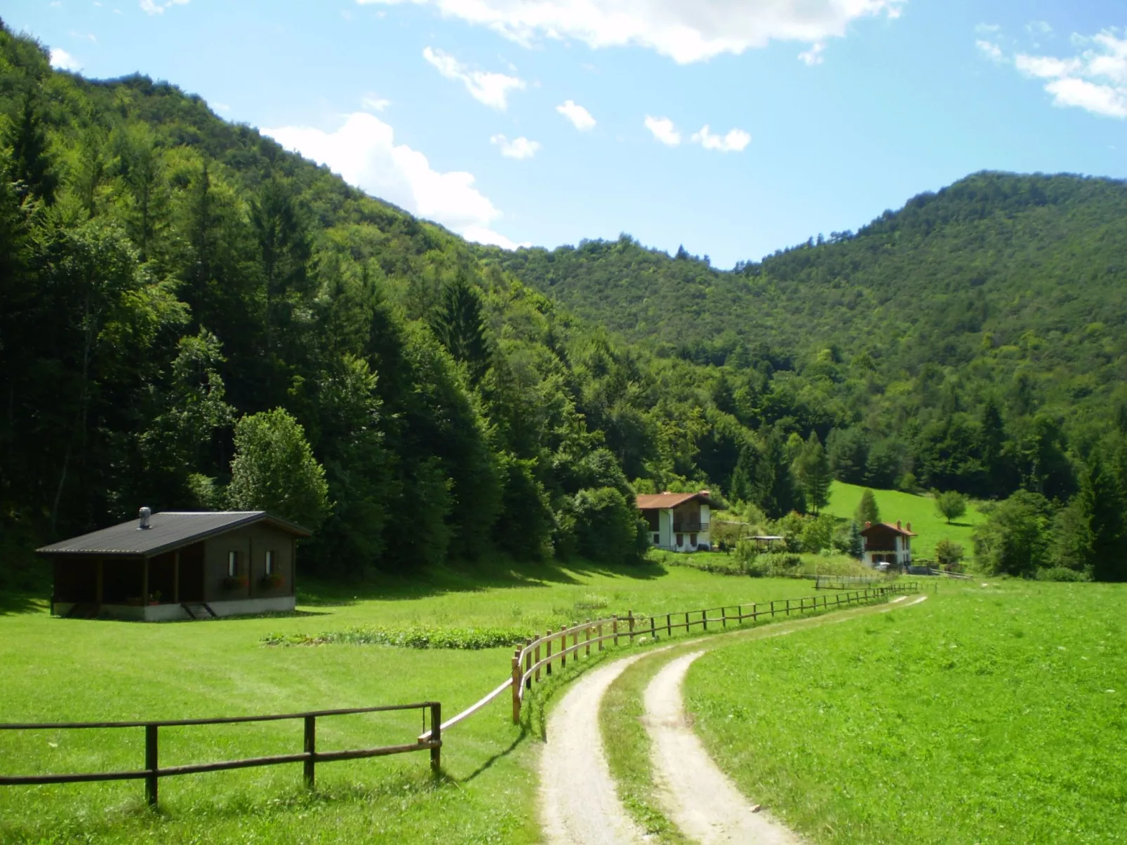 Wohnung mit Pool in der Nähe des Sees-Draußen