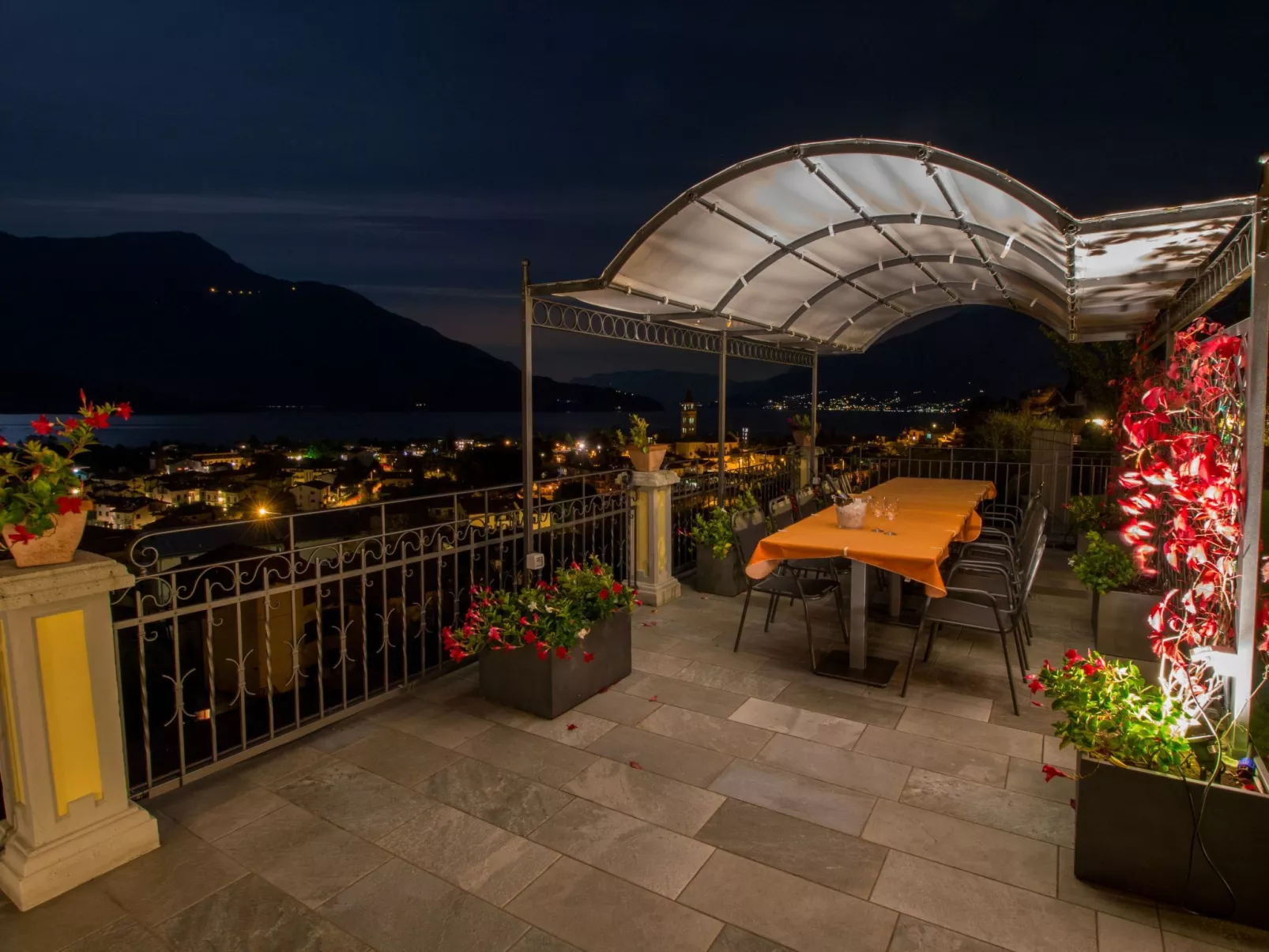 Jugendstilvilla mit Blick auf den Comer See-Outside