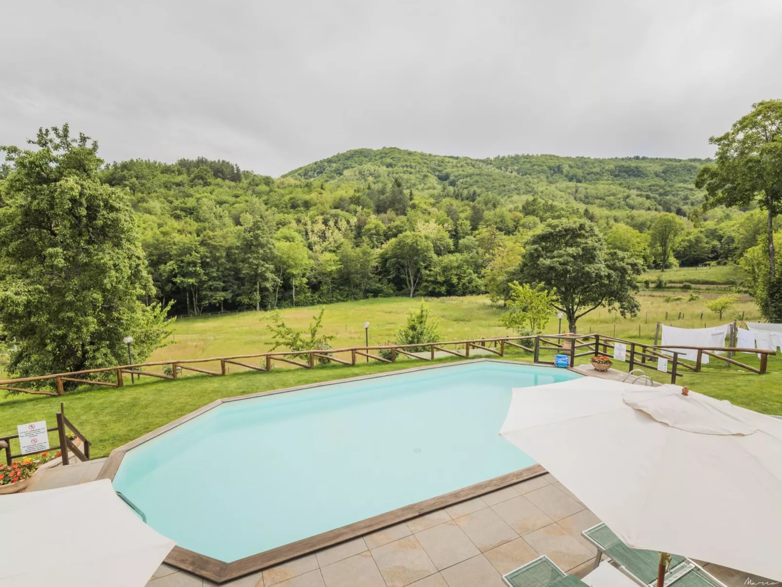 'Case cioni' mit Schwimmbad-Draußen