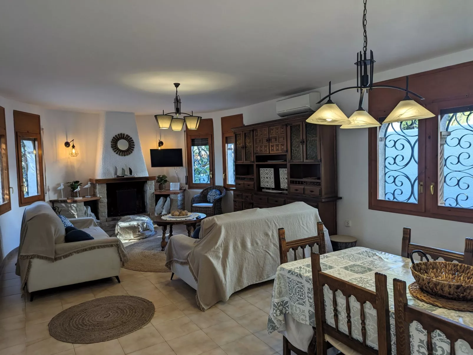 Villa mit einem Nebengebäude auf weitläufigem Garten in Strandnähe-Inside