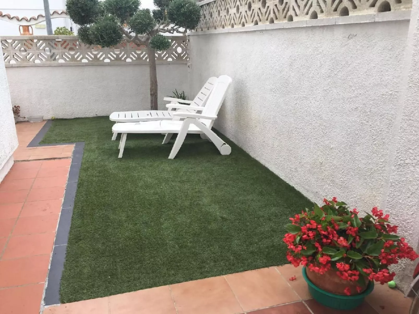 In Empuriabrava mit Grill-Outside