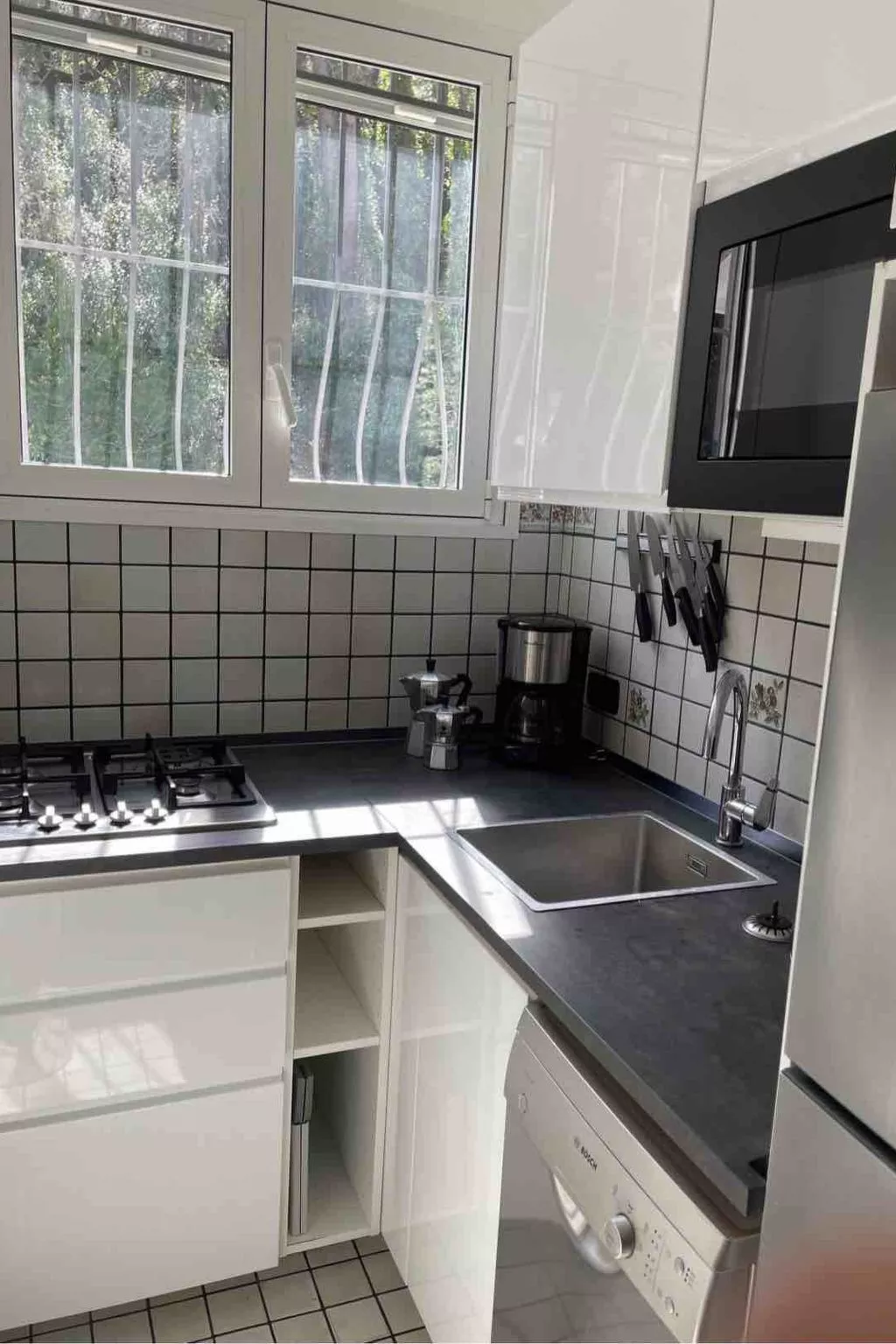 Junges Haus' Wohnung mit Wasserblick-Image-tags.info