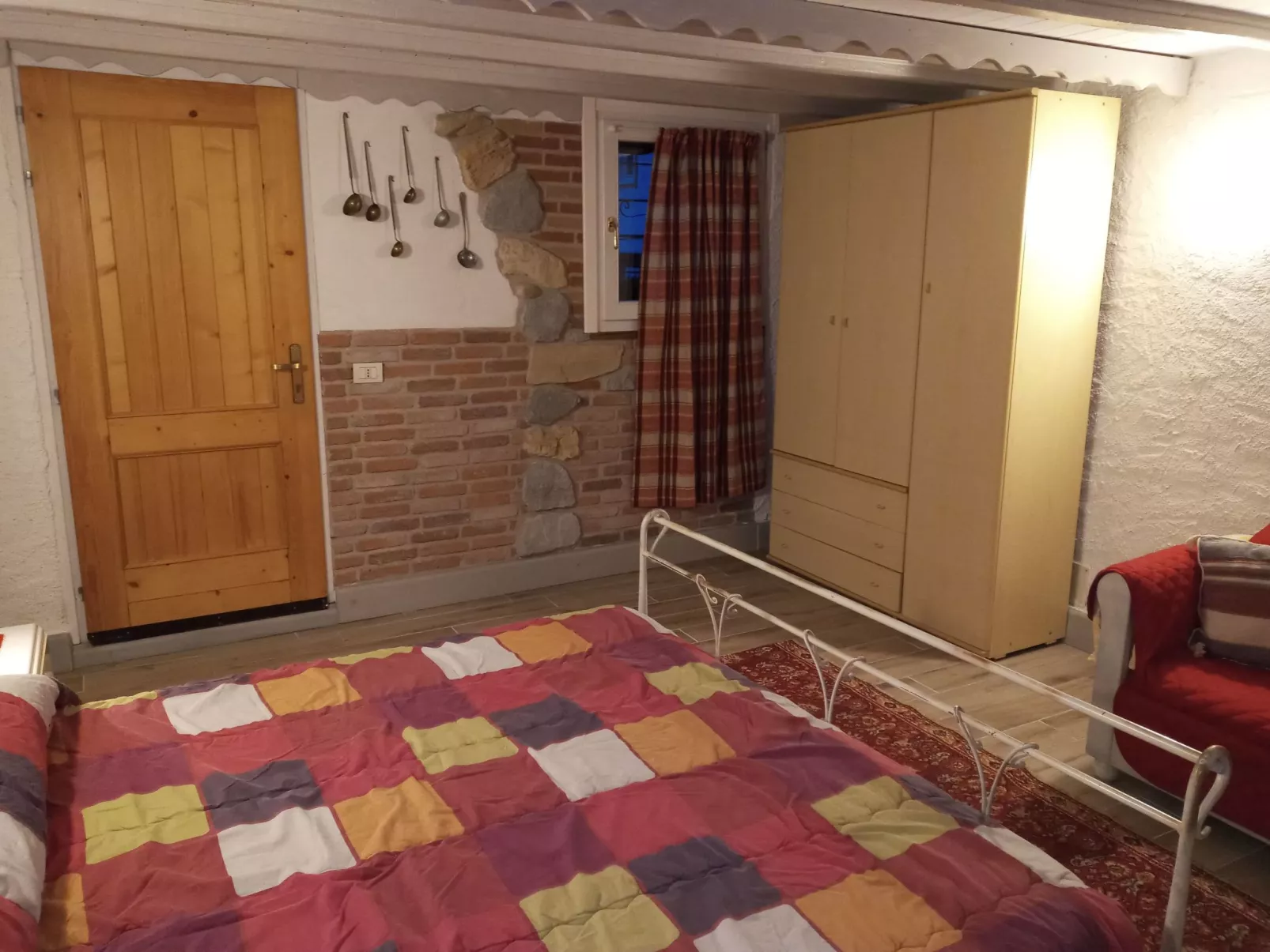 Freistehendes Haus mit eingezäuntem Privatgarten-Inside