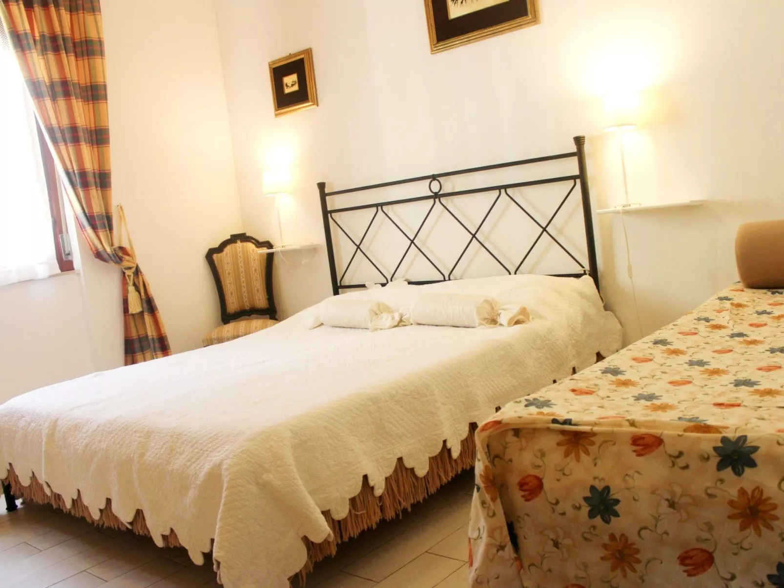 Sehr zentral mit Parkmöglichkeit-Drinnen