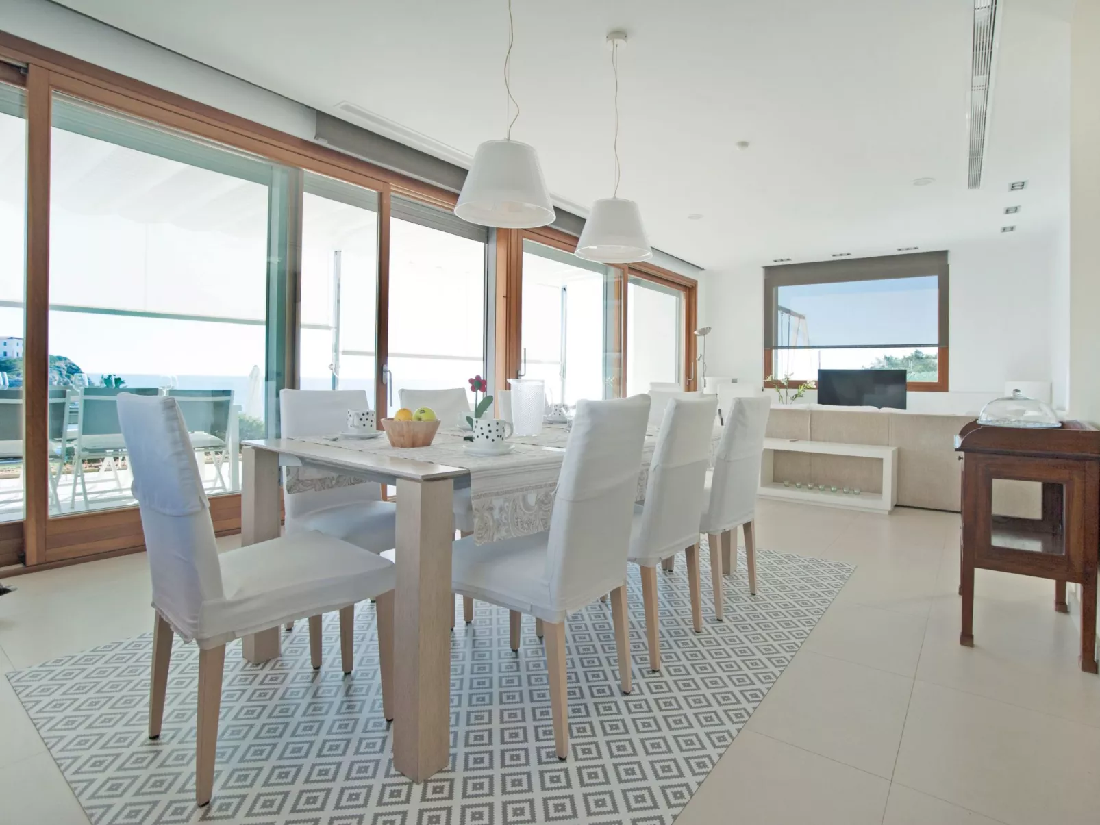 Majestätische Villa mit 5 Schlafzimmern und Pool direkt am Meer-Drinnen