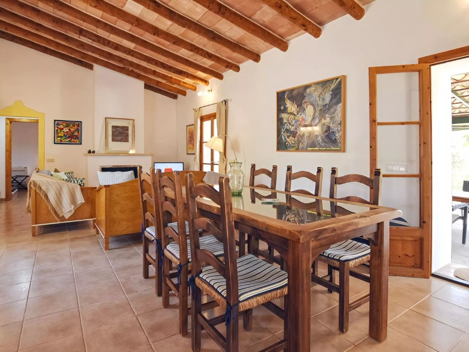 Finca mit Bergblick, Schwimmbad und Klimaanlage.-Drinnen