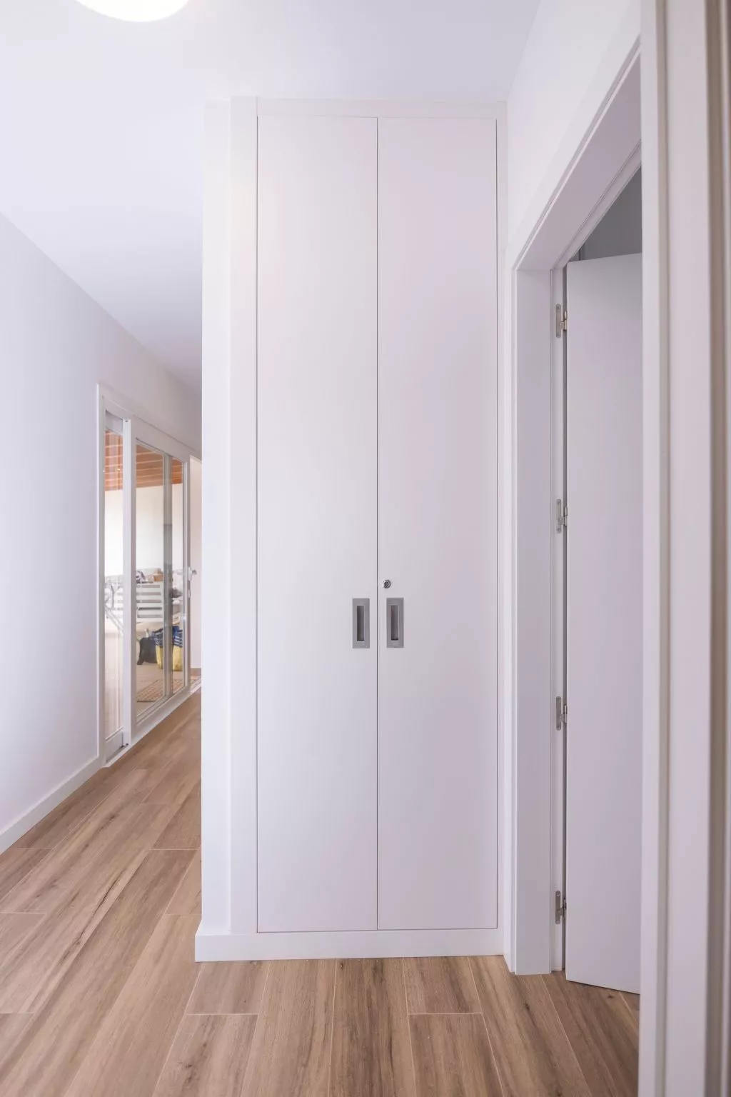 Modernes und helles Ferienhaus direkt am Meer, mit zwei großen Terrassen, Garte-Drinnen