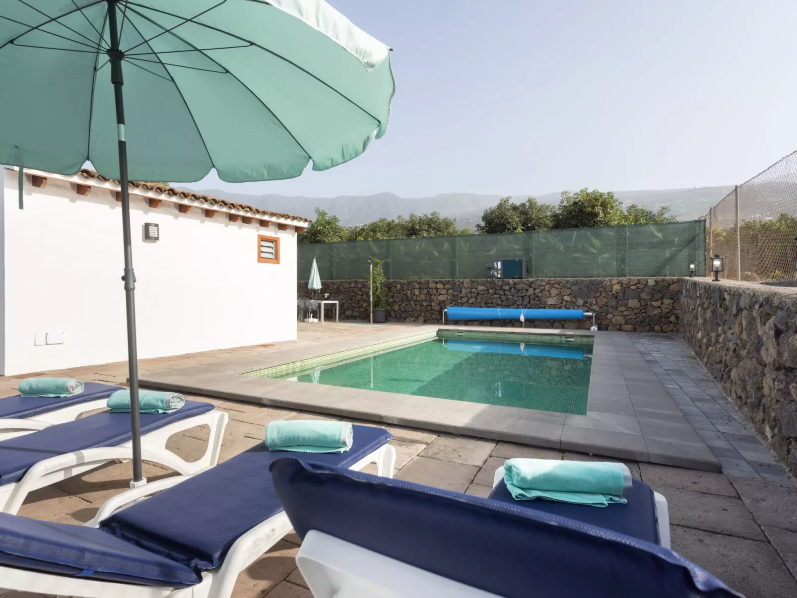 Cruz de los Martillos-Outside