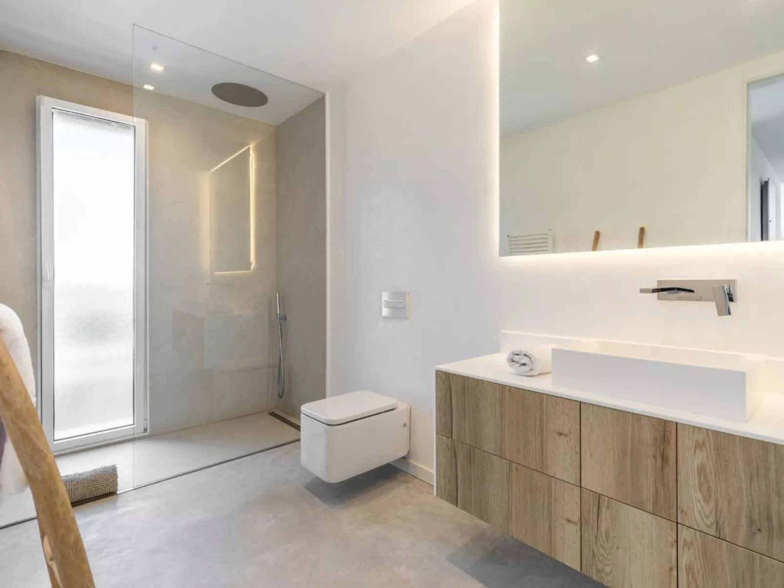 Luxuriöse Villa mit beheiztem Pool für 8 Personen-Drinnen