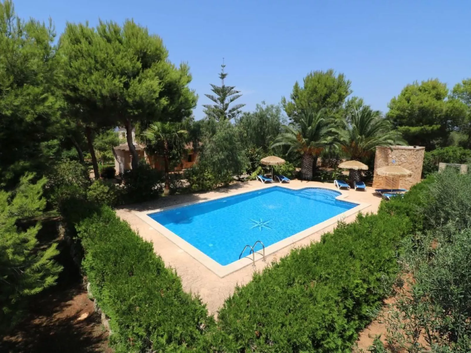 Fi. Camaron-Crestall-Dehors