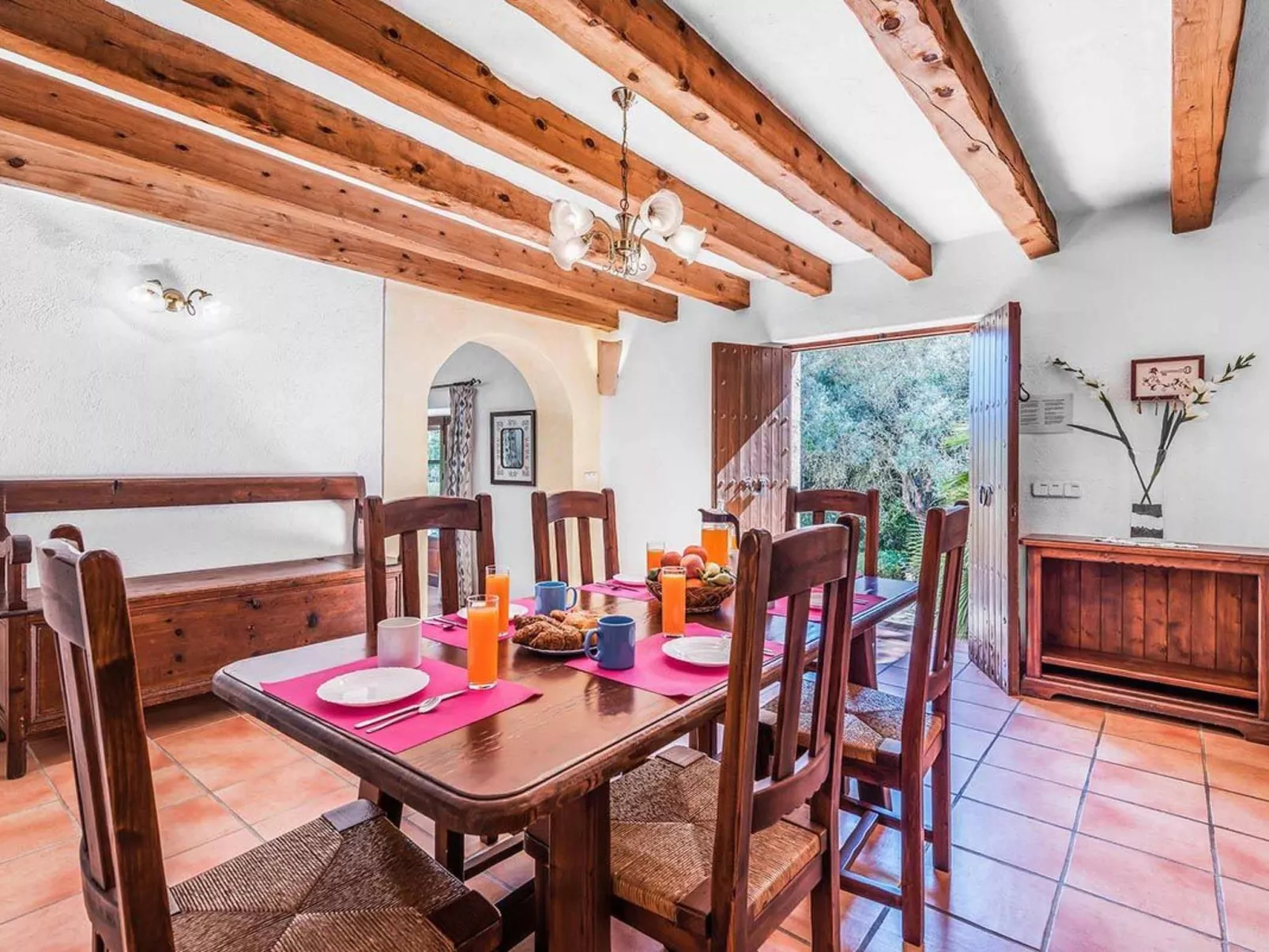 Finca Tomas, Cala Sant Vicenç-Drinnen