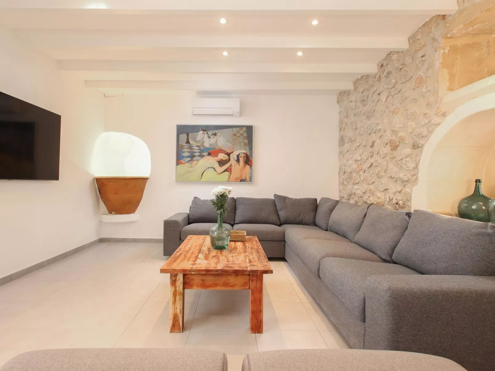 Beeindruckende große Villa in der Nähe von Cala San Vicente-Image-tags.info