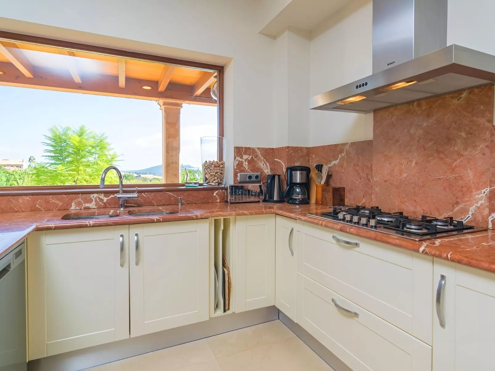 Chalet "Sacoma" mit Garten, Grill und Terrasse-Drinnen