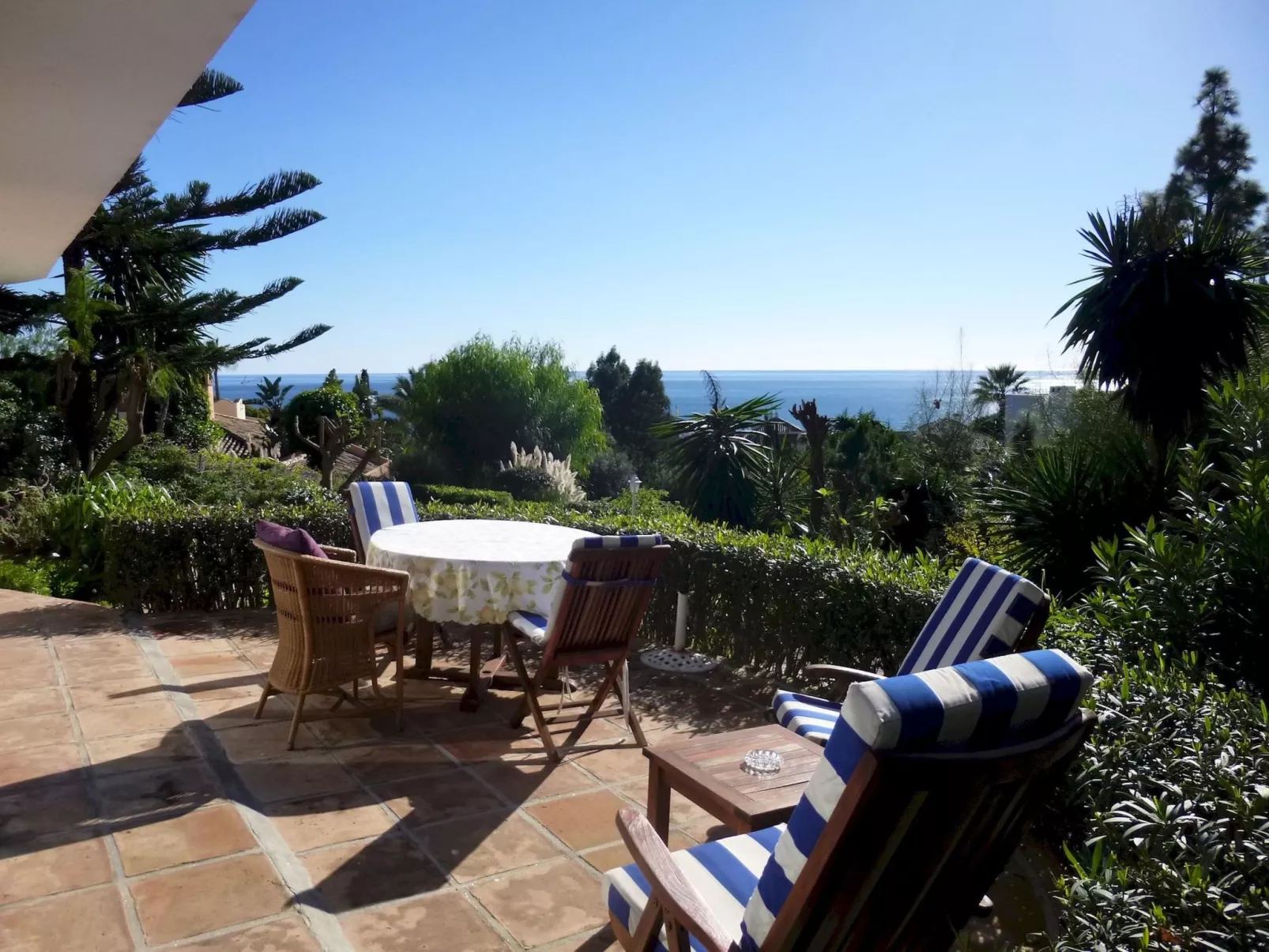 Gemütliches 1-Zimmer-Apartment mit eigener Terrasse-Draußen