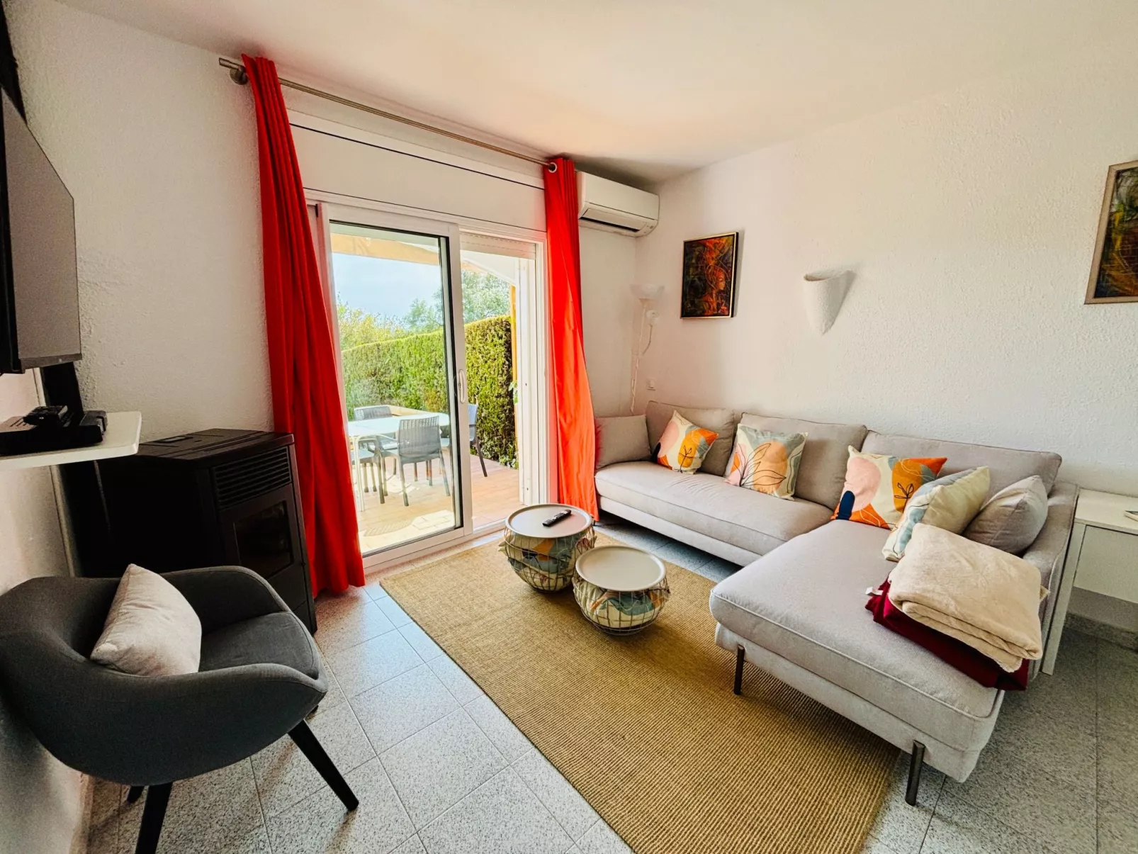 Casa Fluvià mit Gemeinschaftspool-Drinnen