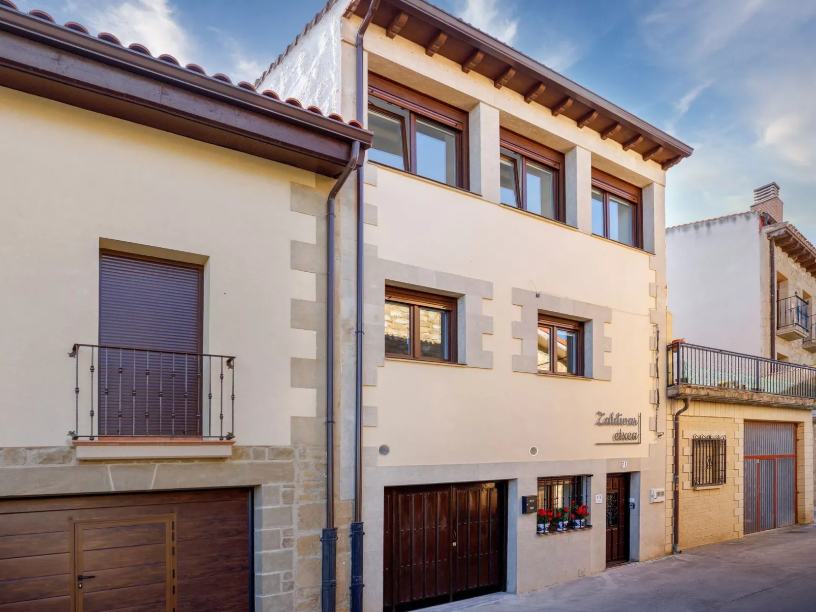  Zaldivar etxea-Outside