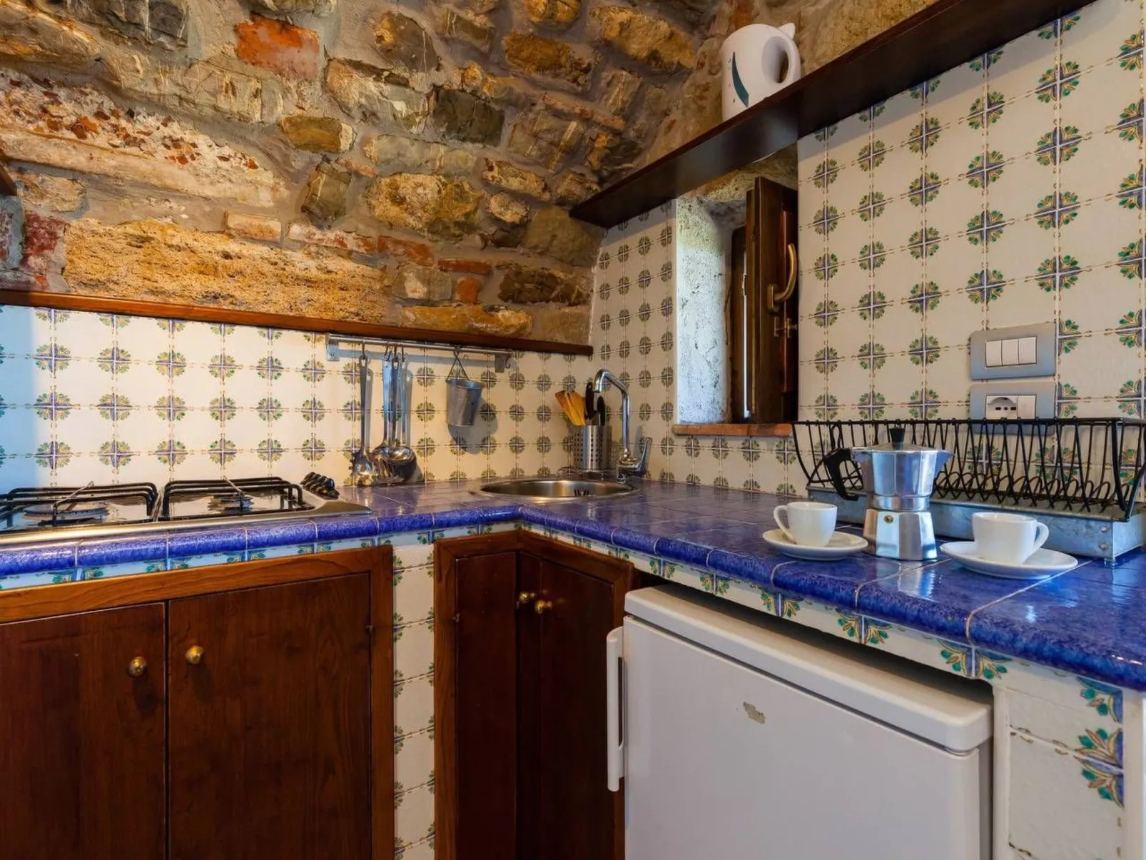 Il Pozzo - Zwei-Zimmer-Wohnung - 1 Schlafzimmer - 1 Badezimmer - Wohnküche - in-Drinnen