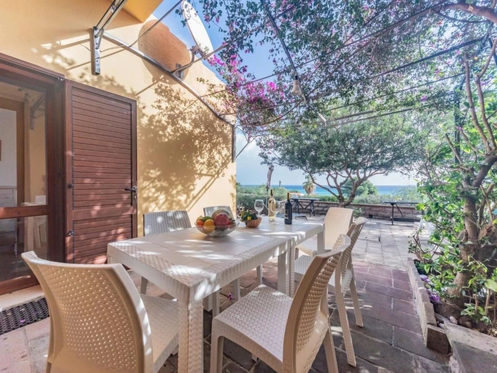 Wohnung in Villa am Meer und mit Meerblick-Image-tags.info