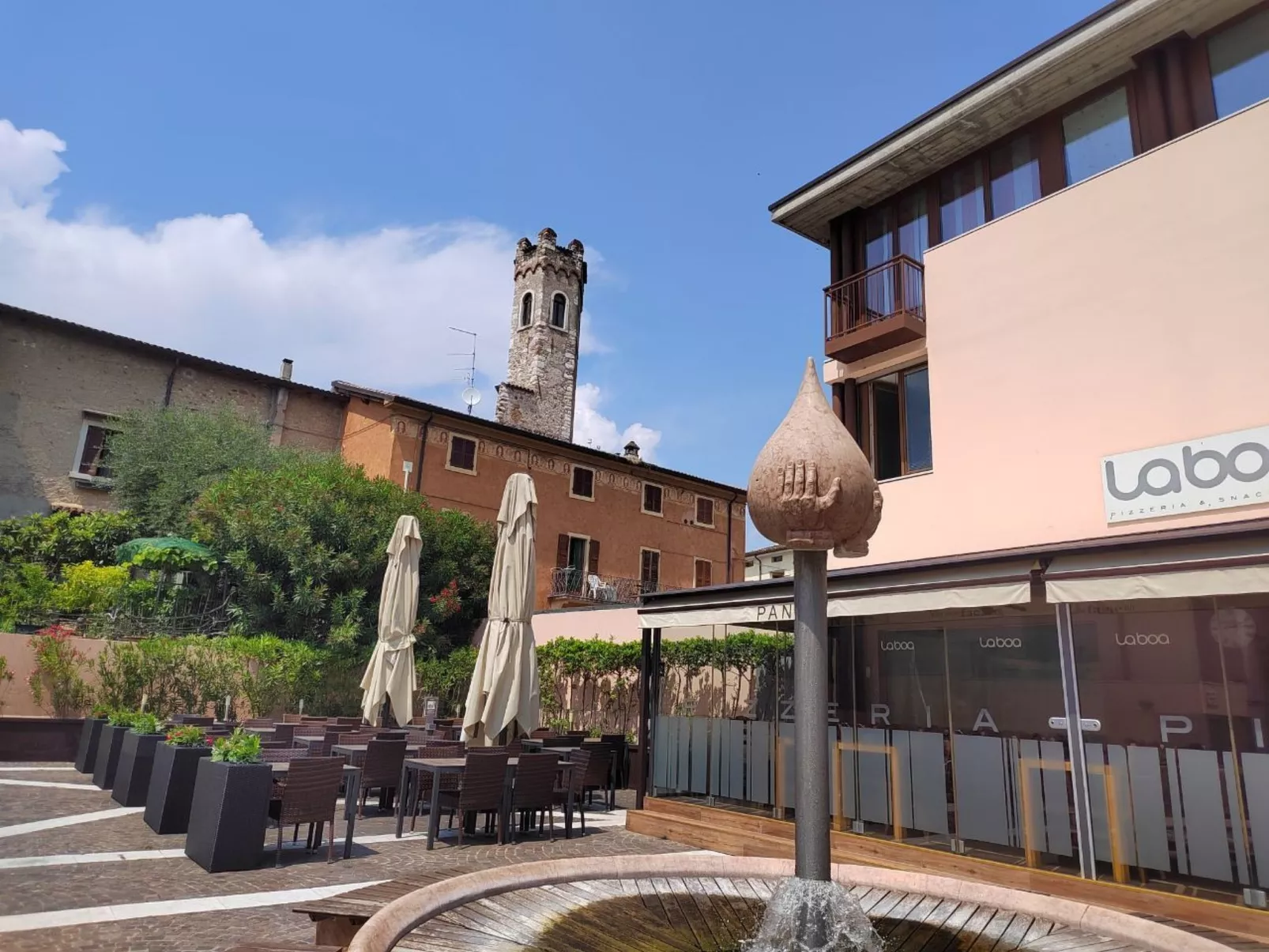 Aly d'angelo - im Turm-Outside