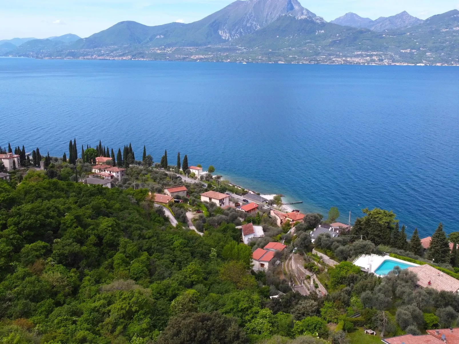 Privater Pool und herrlicher Seeblick-Draußen