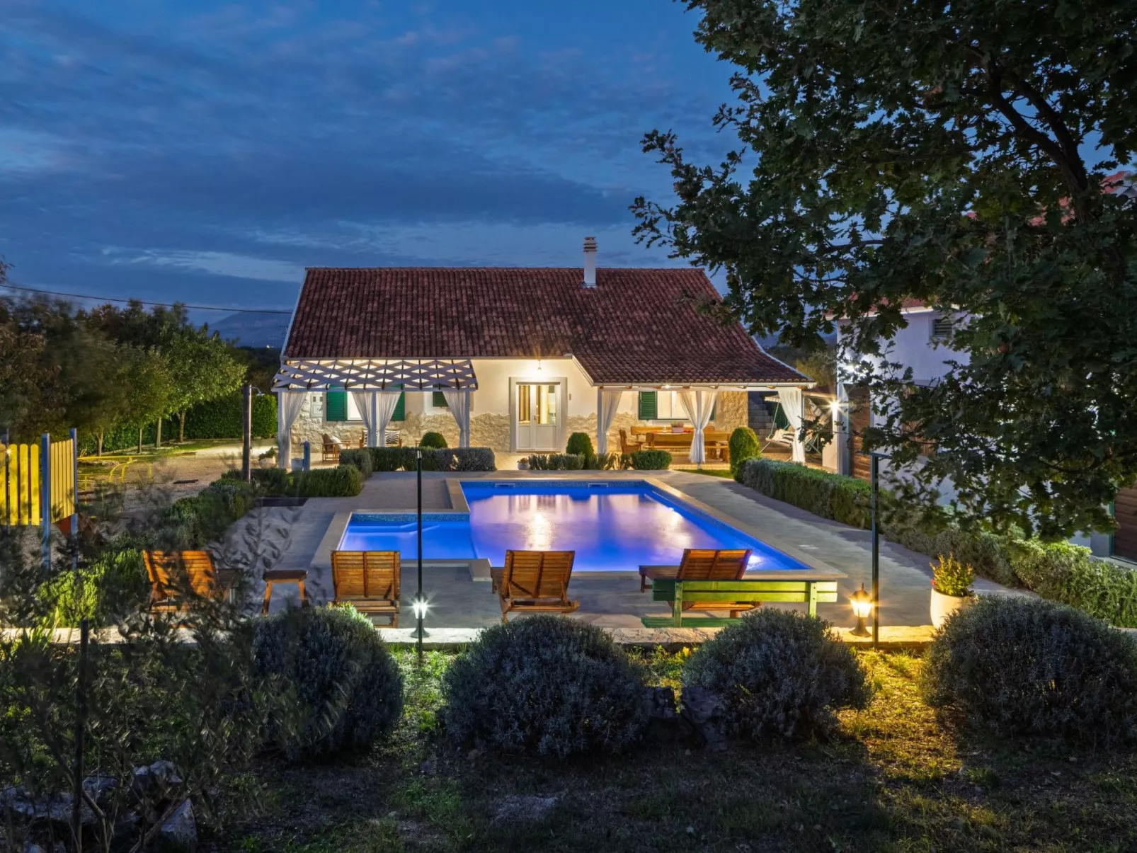 Villa Mirkov San-Dehors