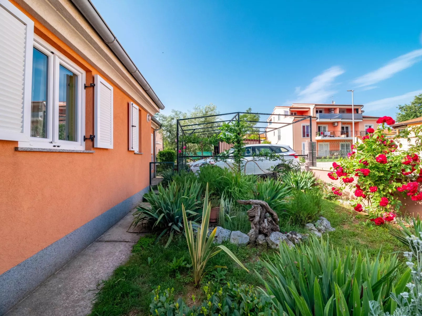 "Arijana1" mit privater Terrasse-Draußen