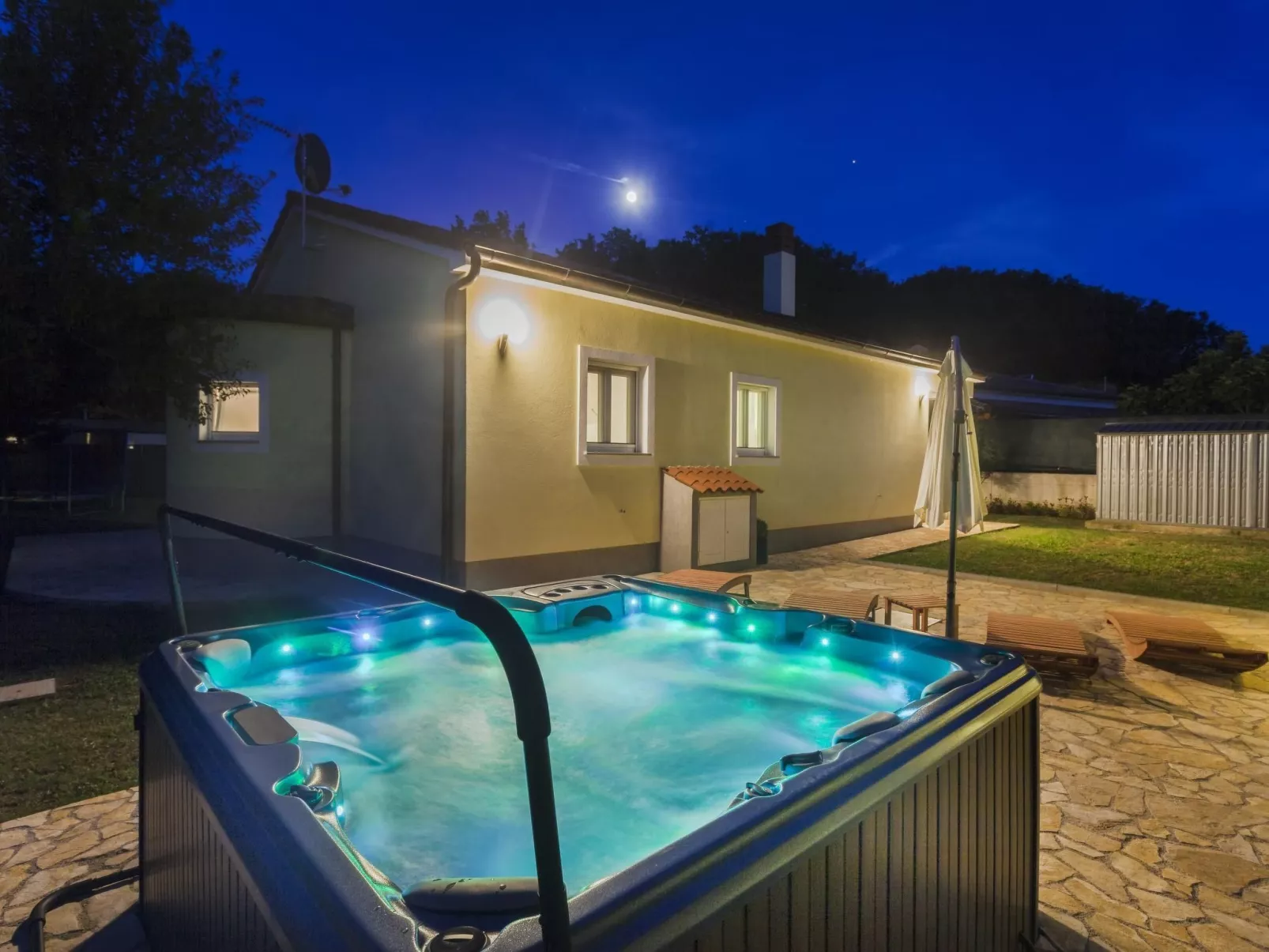 In Vintijan mit Großem Whirlpool-Image-tags.info