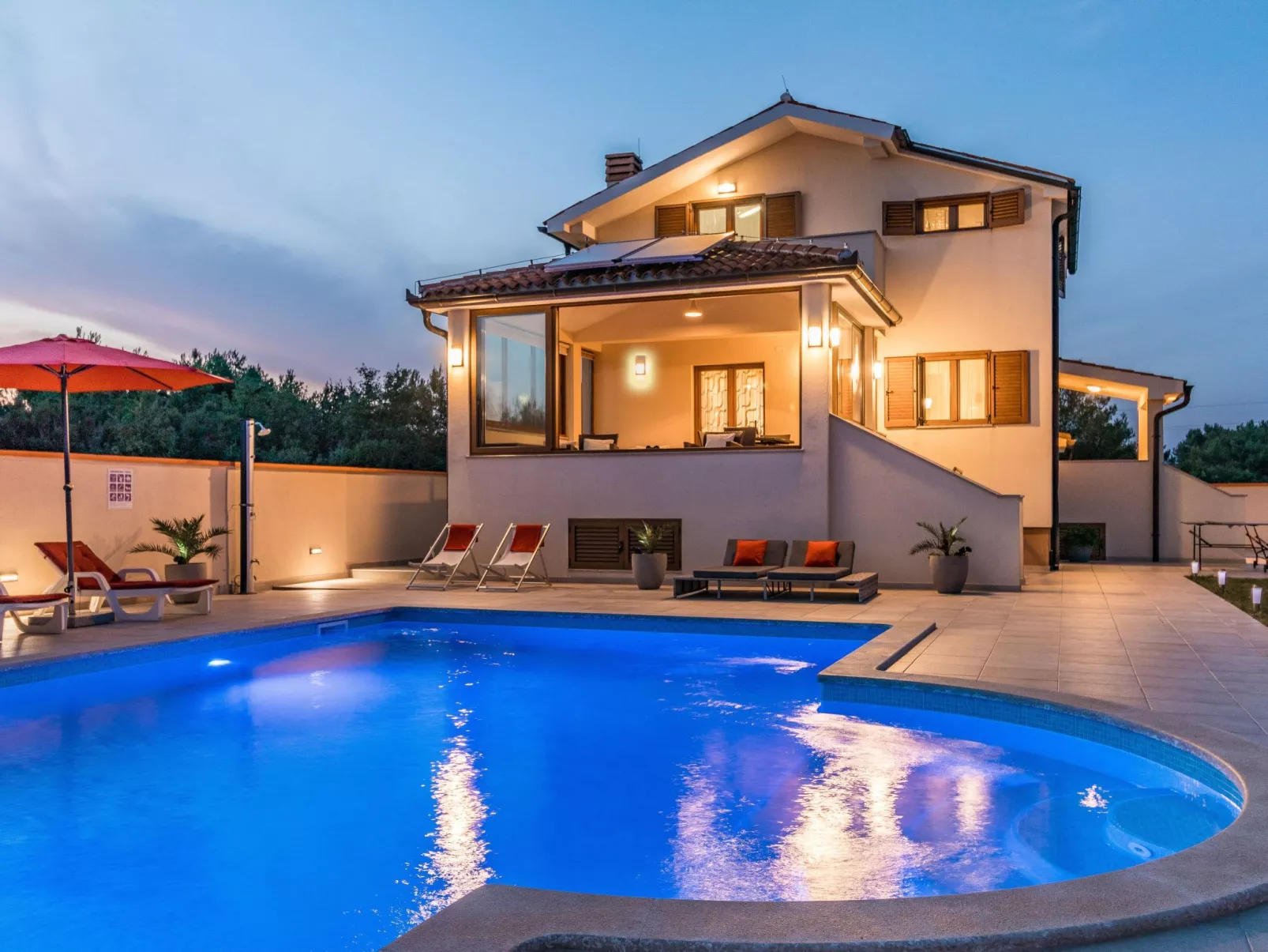 Nettes Ferienhaus in Pomer mit Privatem Pool-Dehors