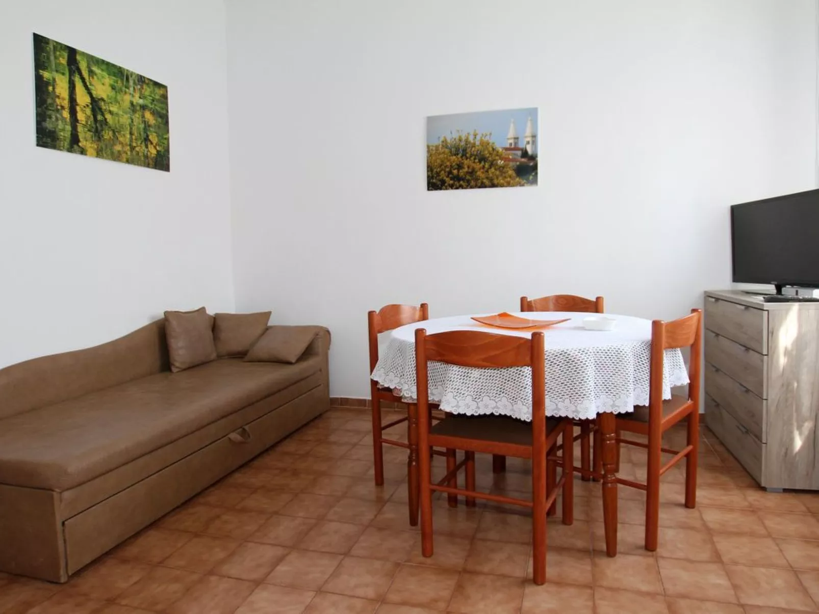 Mit Terrasse-Drinnen