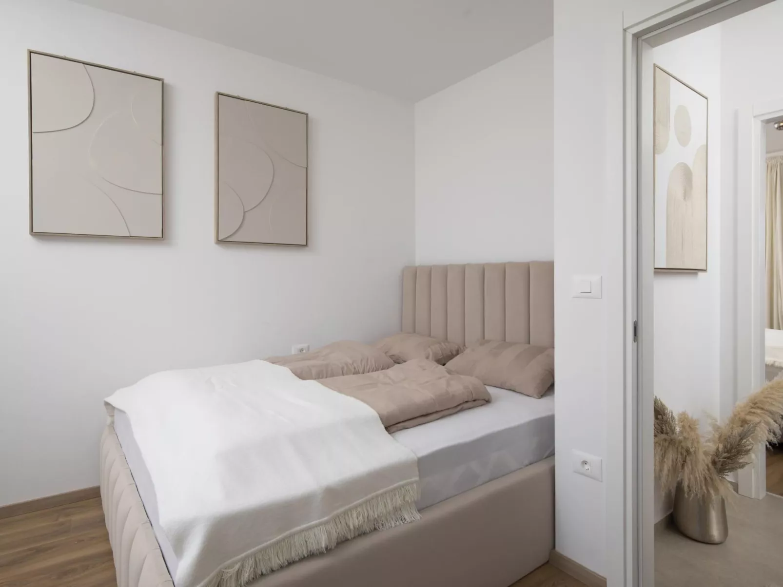 Villa Oasis mit beheiztem Pool, 700 m vom Meer entfernt-Drinnen