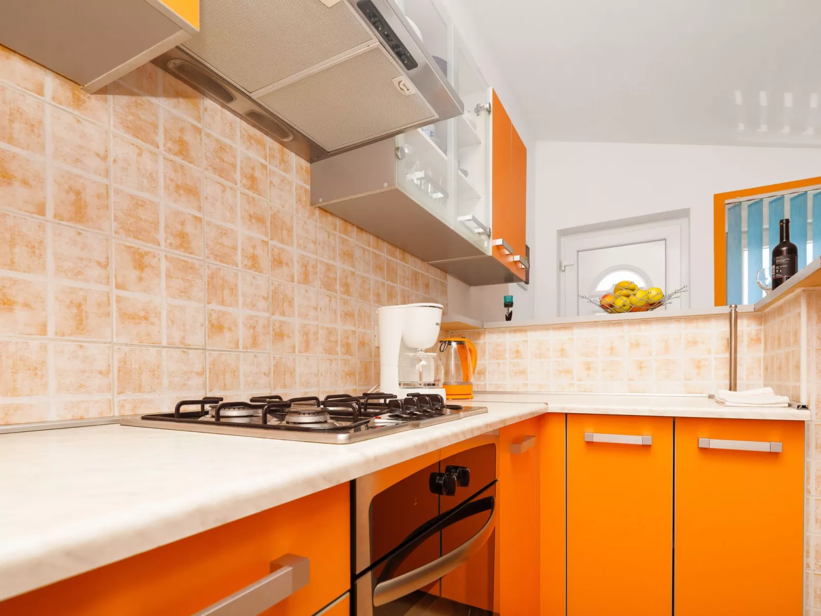 Mit Jacuzzi, Garten und Parkplatz-Drinnen