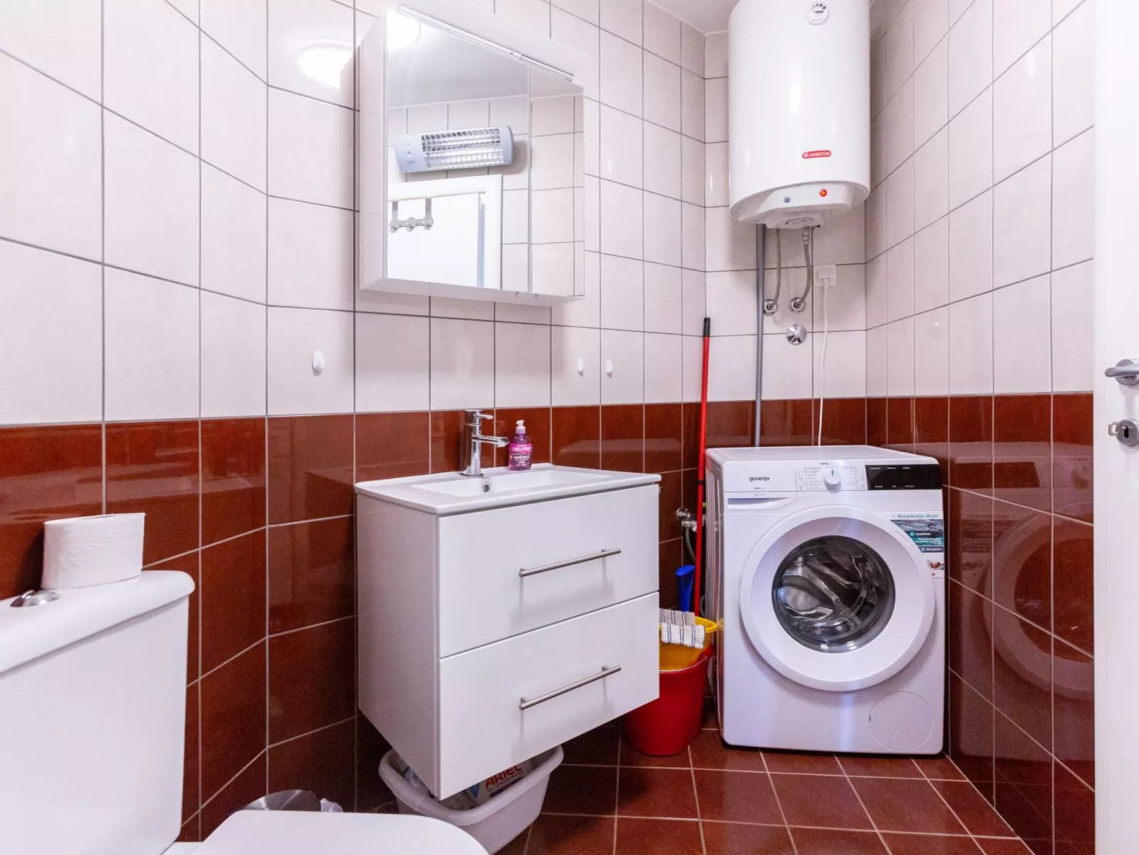 In Medulin mit Grill, Garten und gemeinsamem Pool-Drinnen