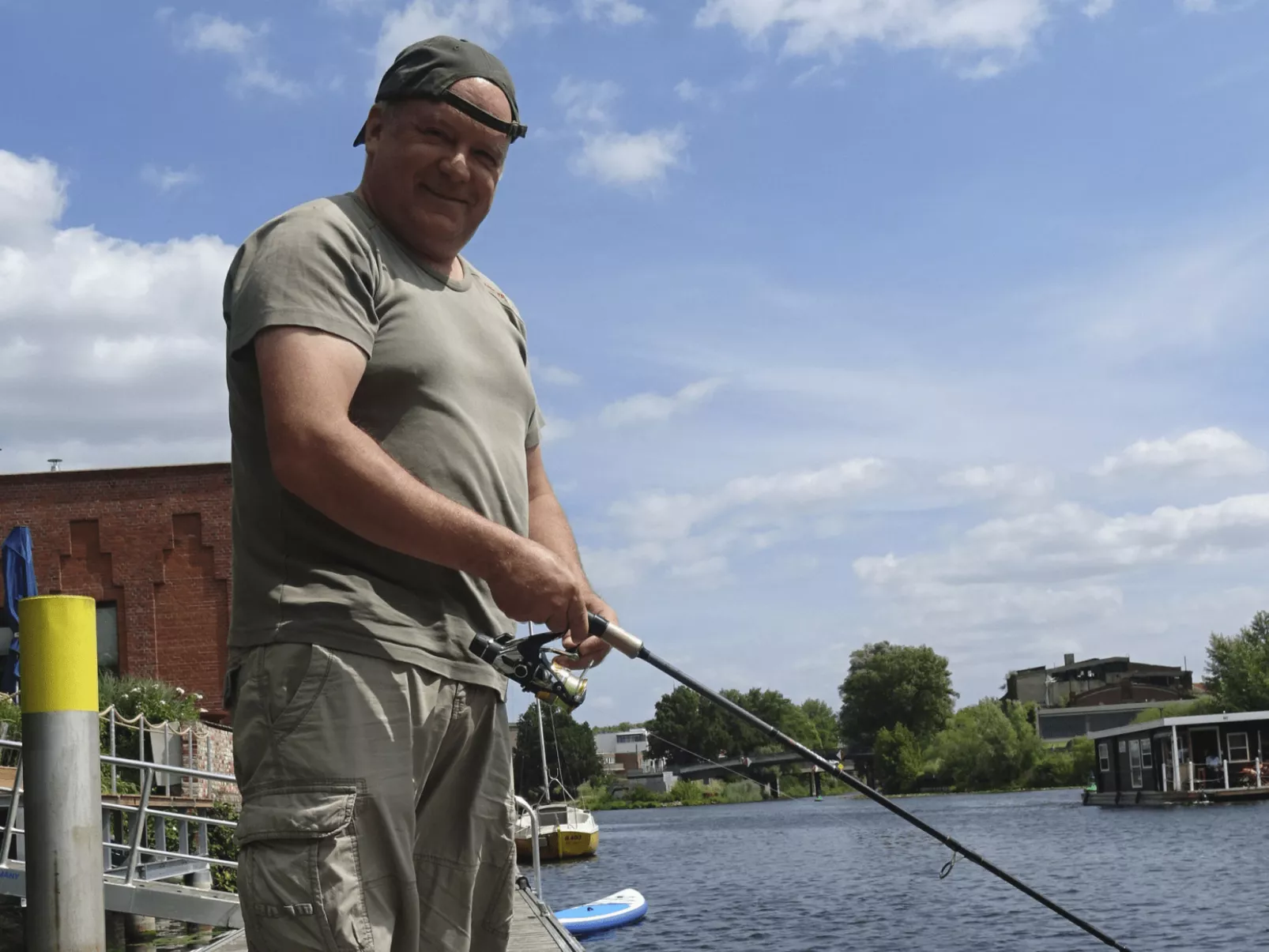 Wohnung in Brandenburg An Der Havel mit Grill, Terrasse und Garten-Outside
