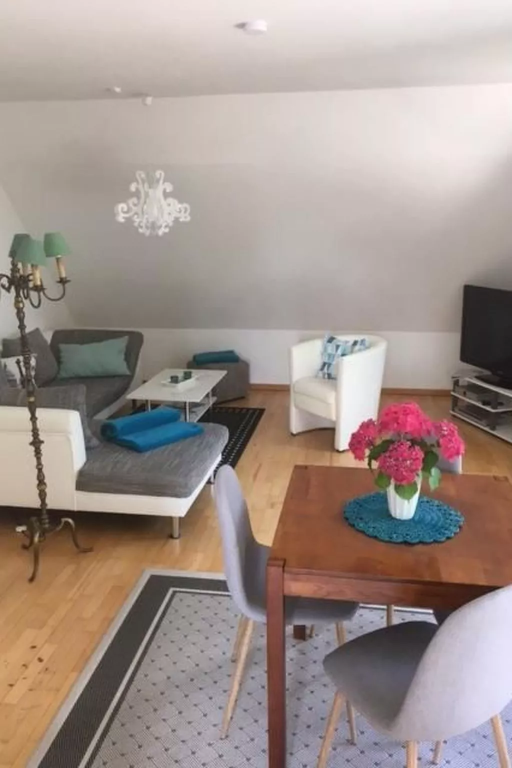 Modernisierte Ferienwohnung mit Balkon-Dedans