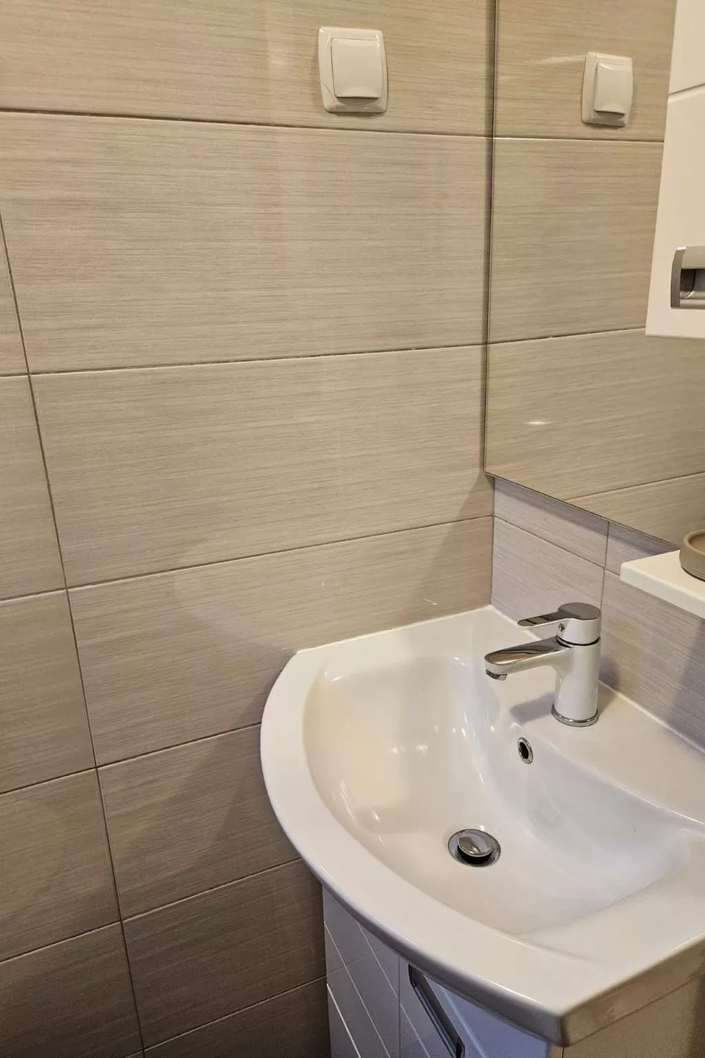 "Second" mit Terrasse-Drinnen