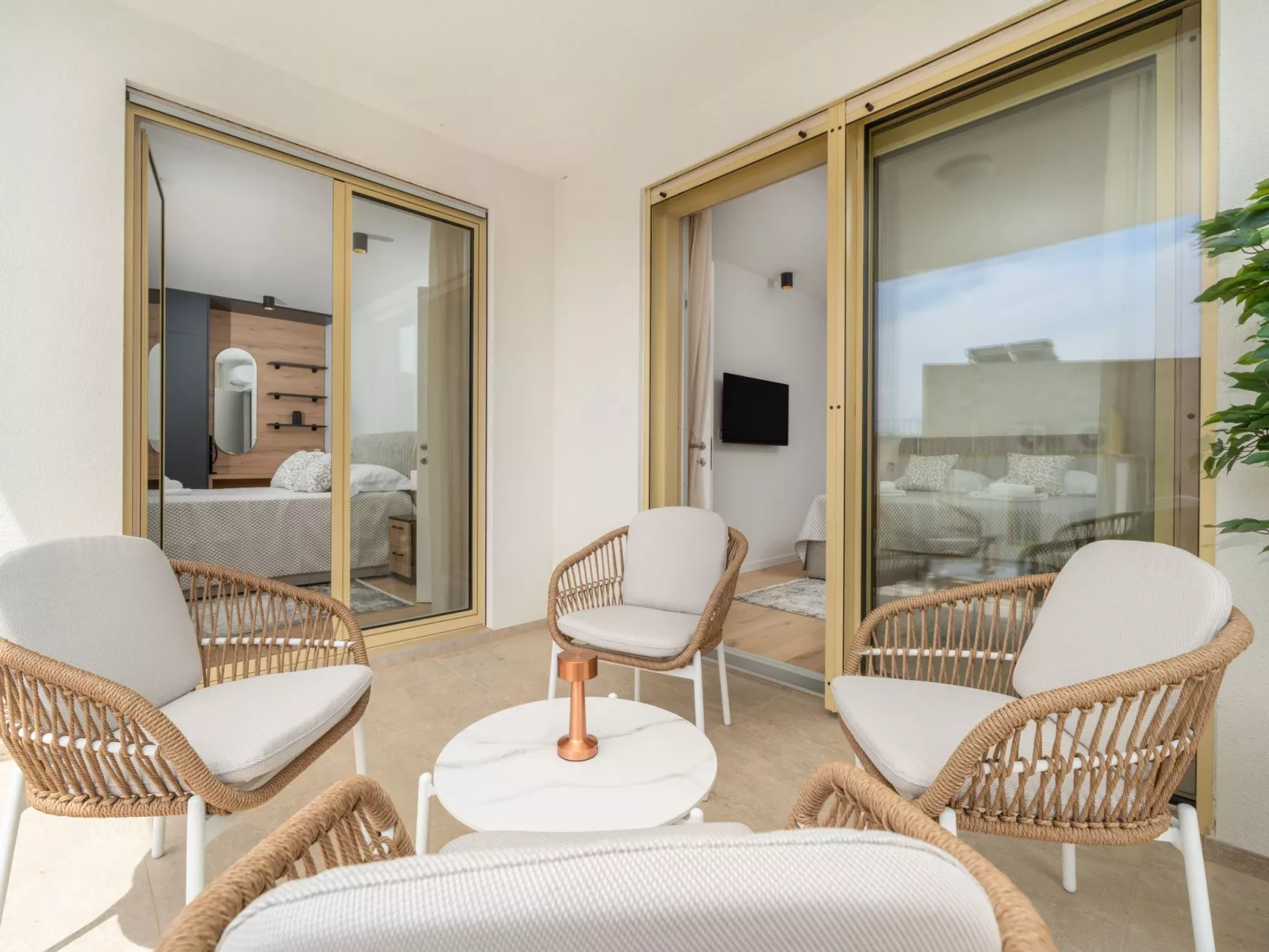 Neue Villa Adore-Drinnen