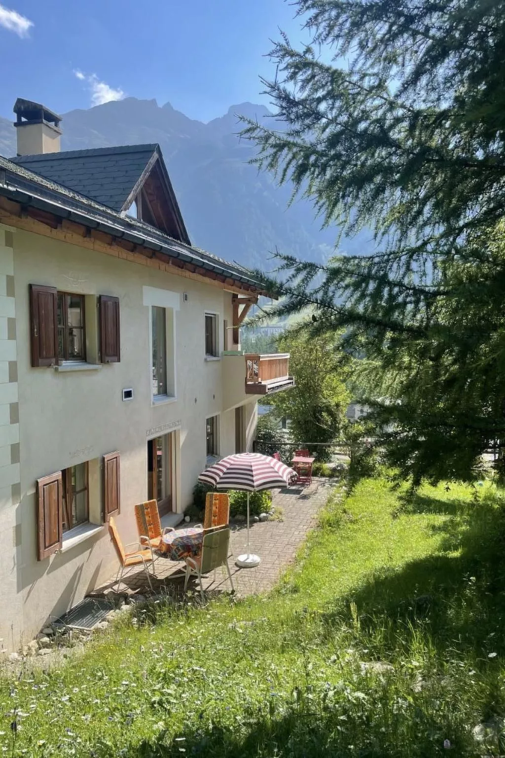 Chesa Muntanaia-Draußen