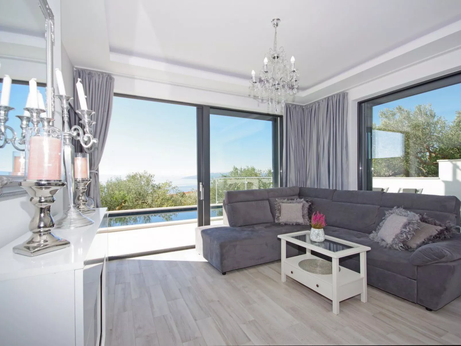 In Makarska mit Schöner Terrasse-Inside