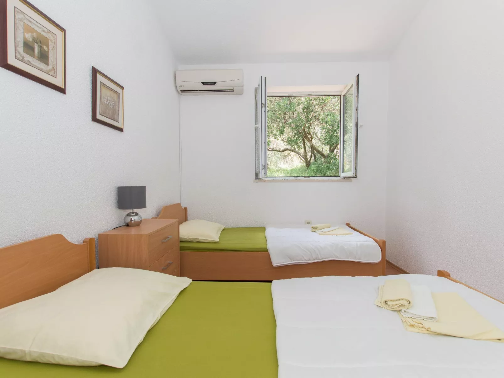 Ozzi mit privatem Pool-Inside