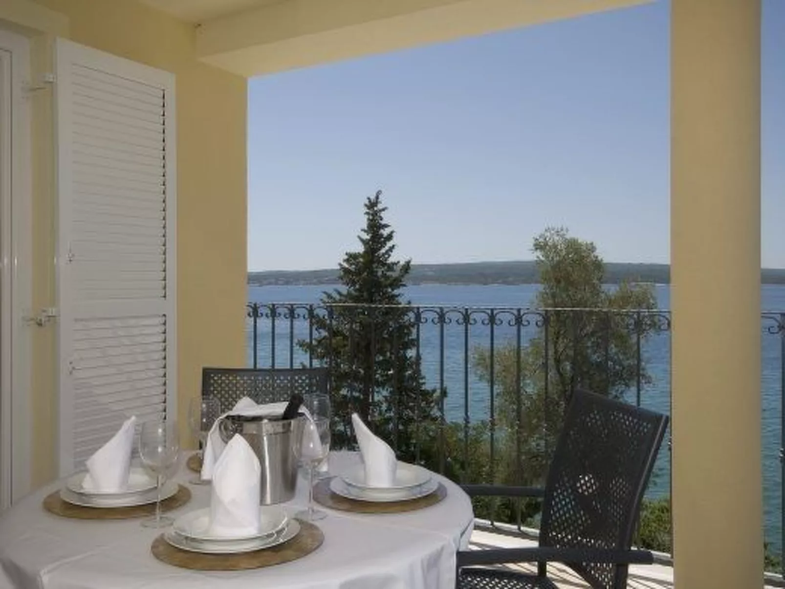 Für vier Personen mit Balkon-Image-tags.info