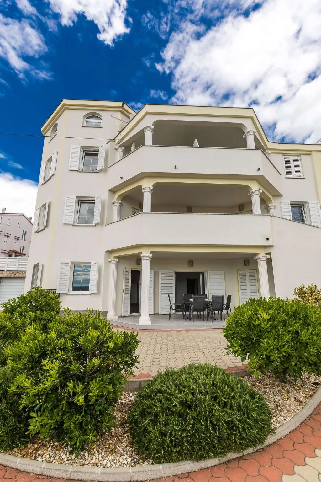 Wohnung mit großer Terasse-Image-tags.info