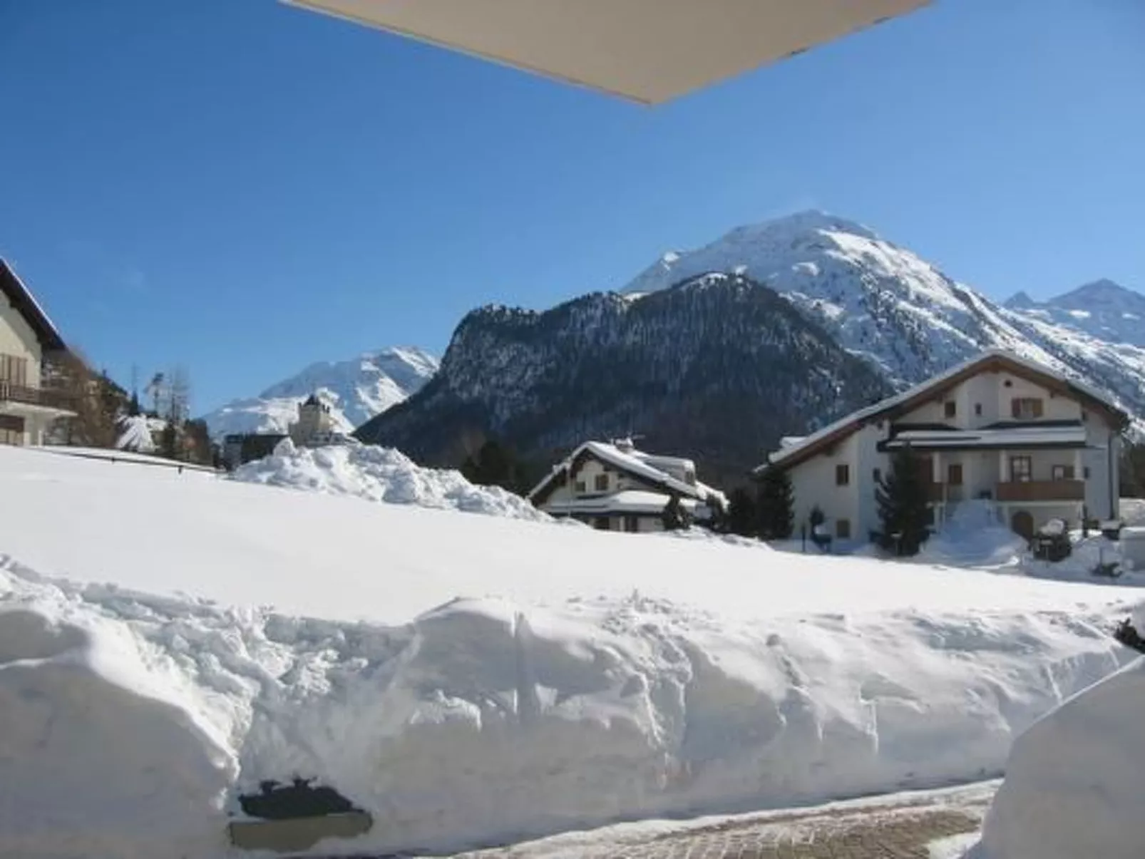 Chesa Ovelin-Draußen