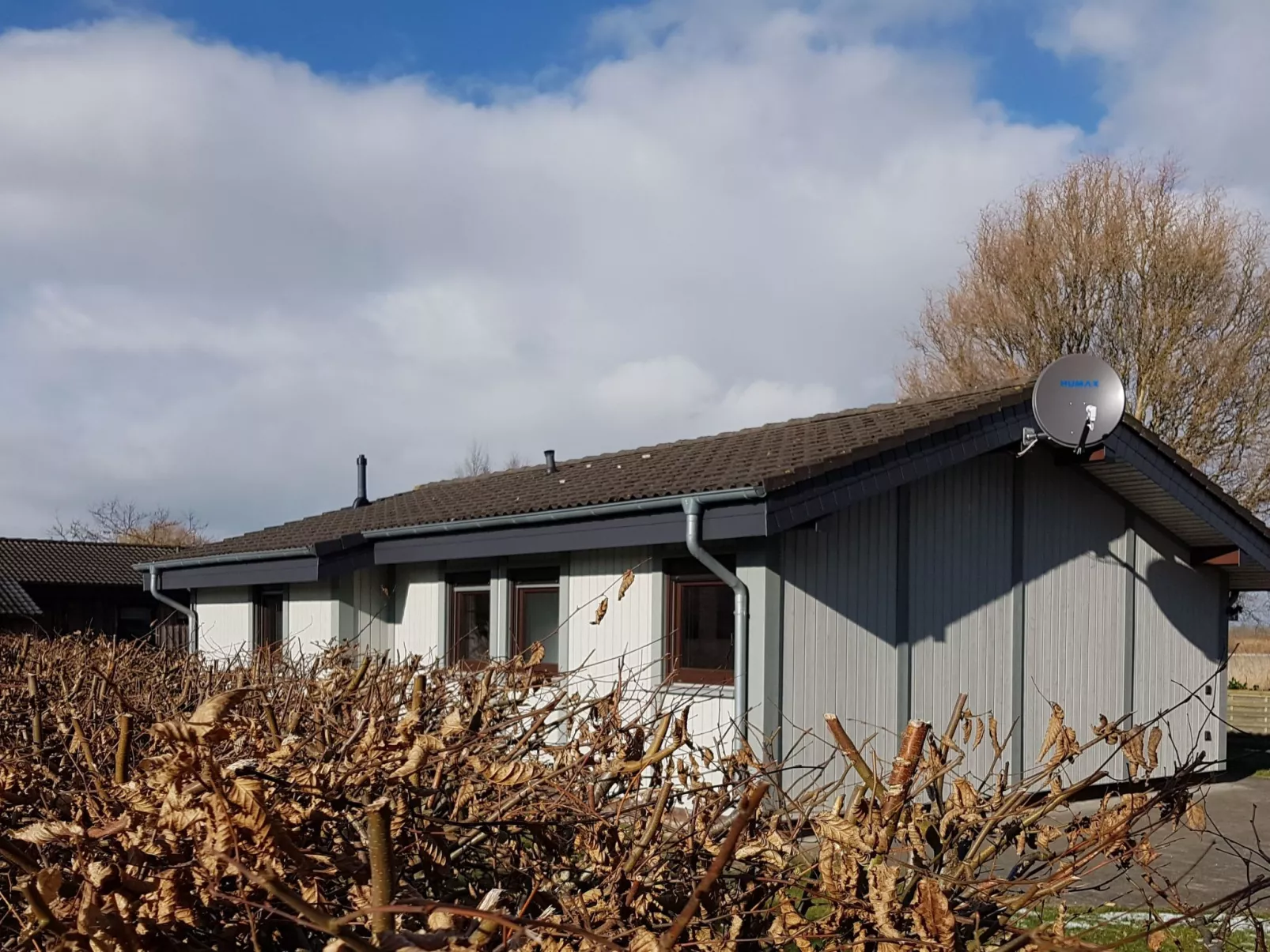 Freistehendes Ferienhaus in 2.Reihe am See-Outside