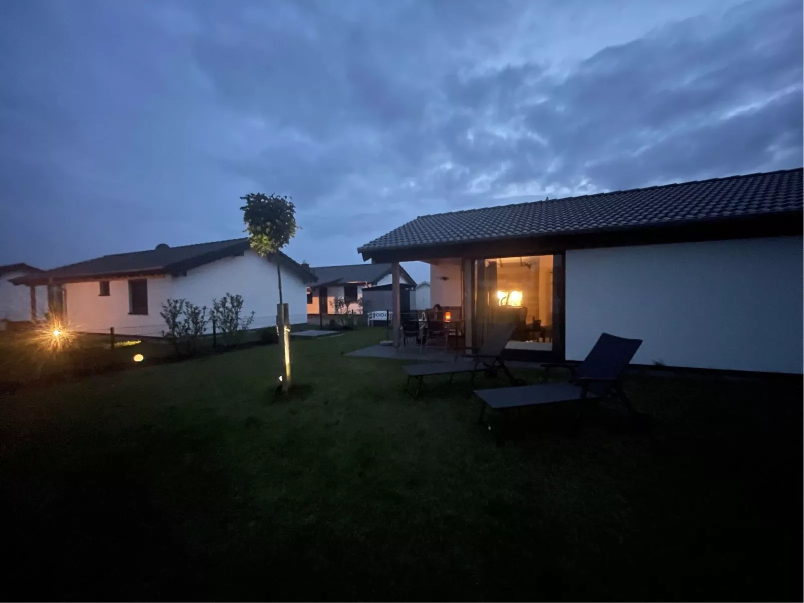G22 Haus mit Garten, Strandkorb und Grillkamin-Outside