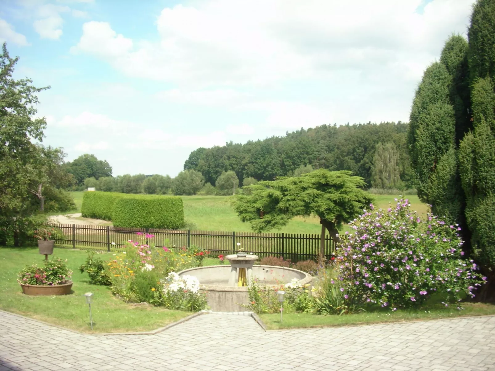 Mit eigenem Parkplatz-Outside