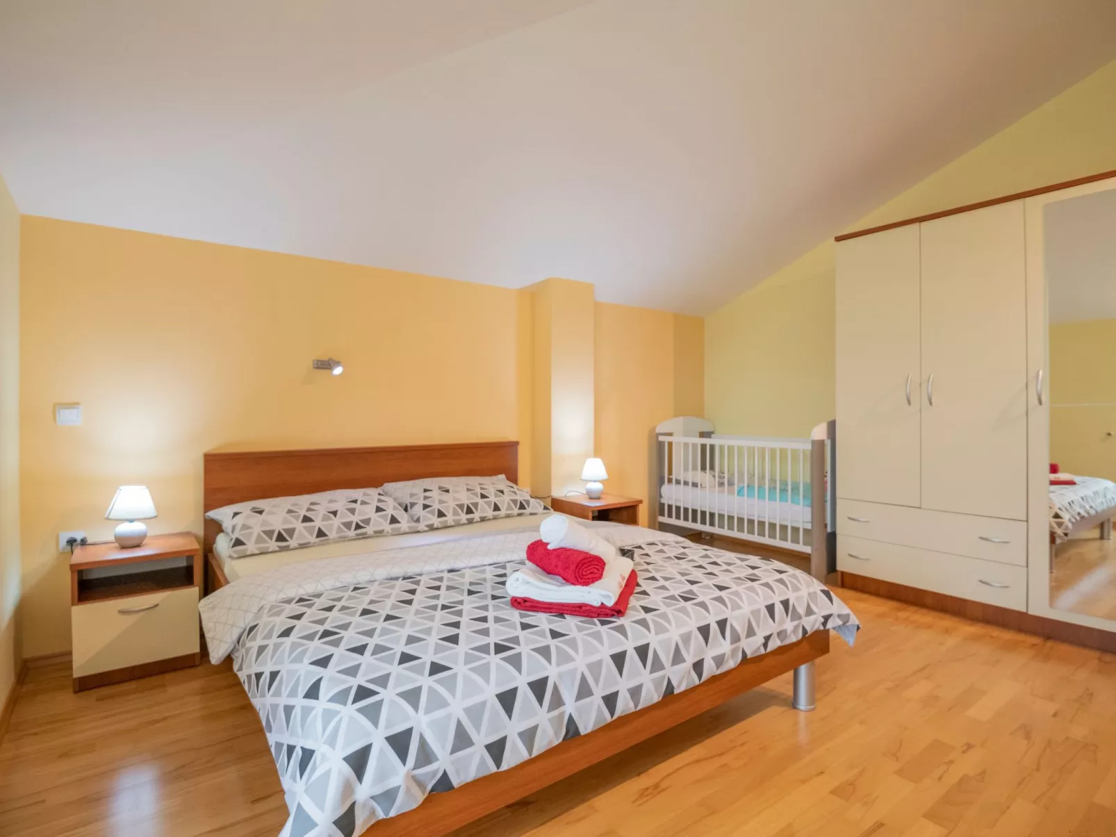 Villa "Mile" mit beheiztem Pool, Grill und Terrasse-Inside