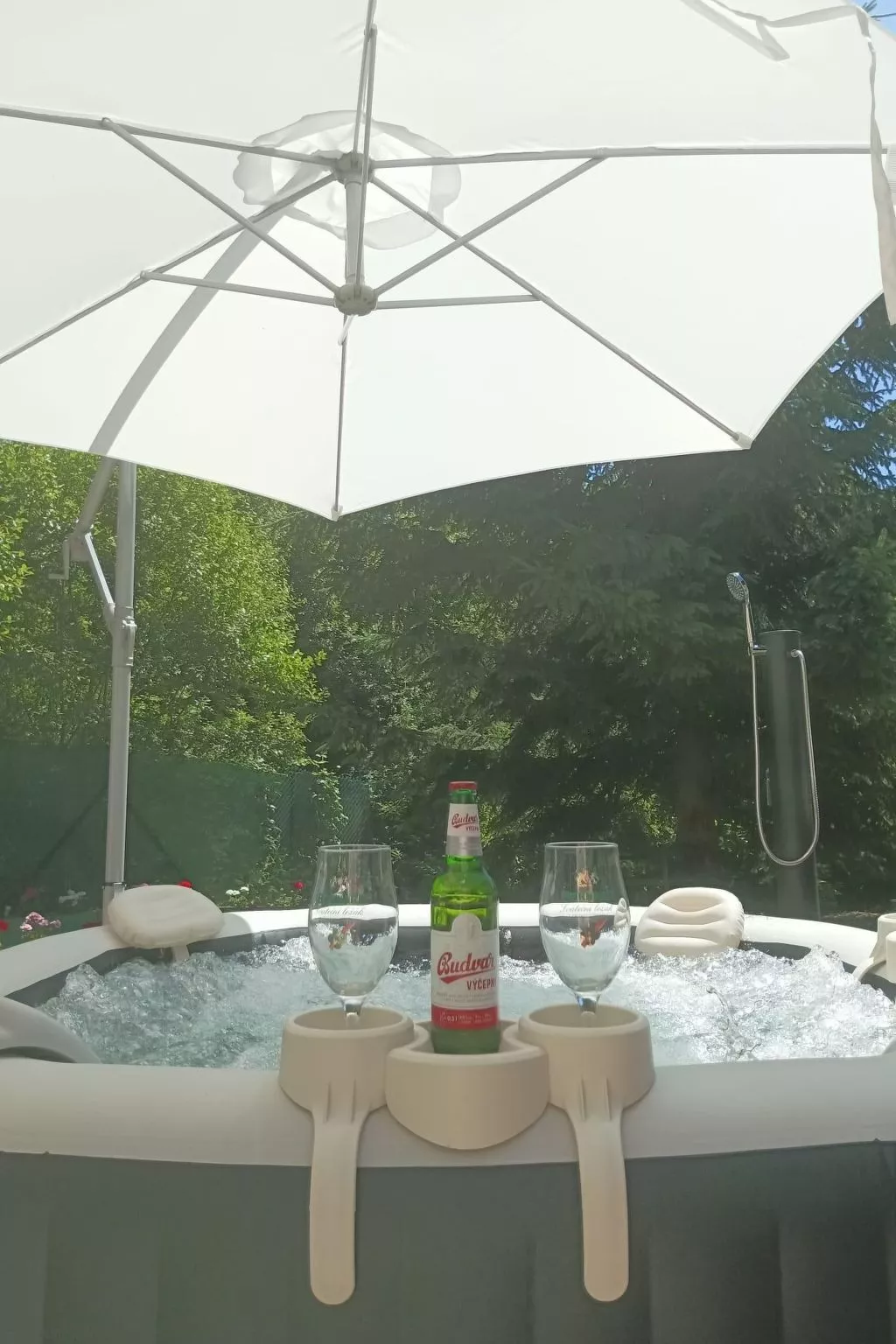 Komfortvilla in Prag, Hallenbad, Whirlpool, Sauna-Draußen