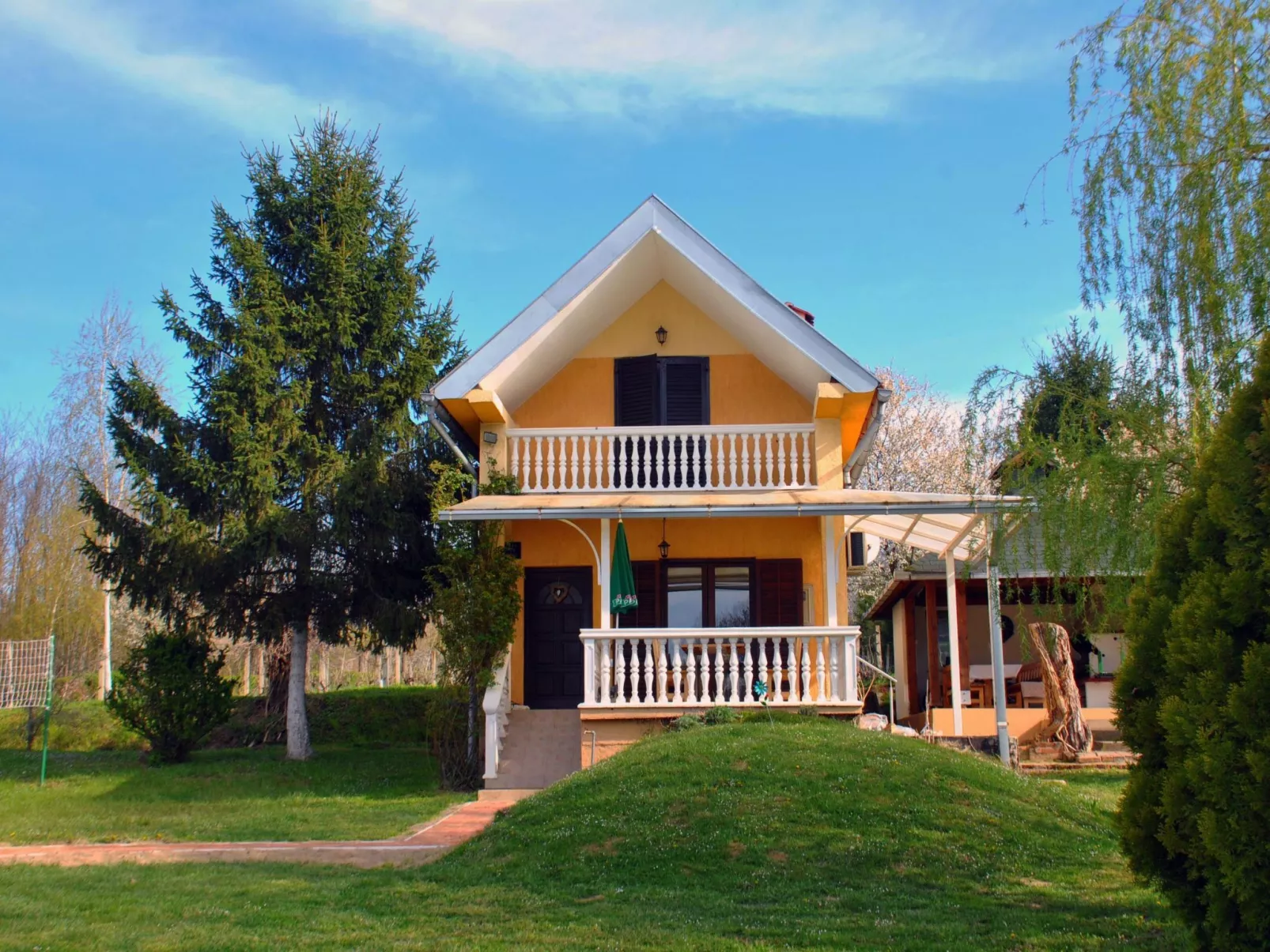 Hütte mit Garten, Grill und Terrasse-Outside